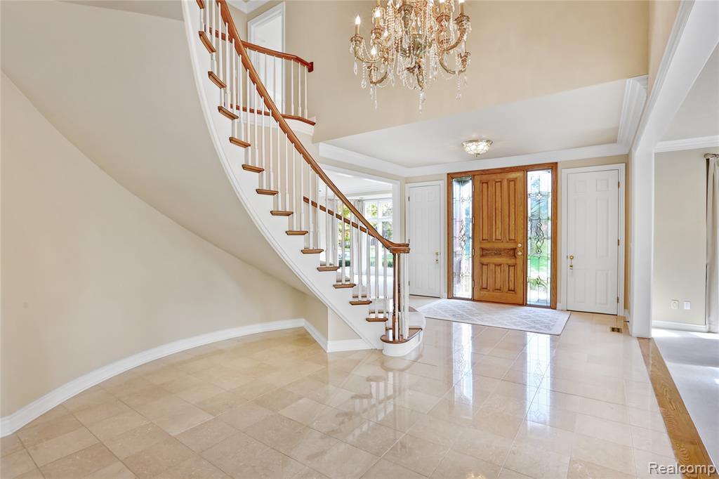 5826 Murfield Drive, Rochester, MI 48306 — Photo 9
