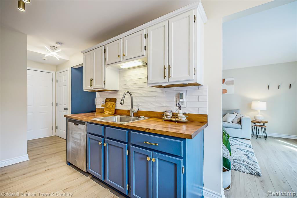 837 Oakwood Drive, Howell, MI 48843 — Photo 8
