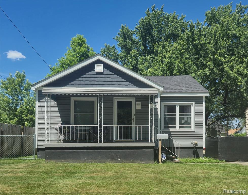 822 Crawford Street, Flint, MI 48507 — front exterior