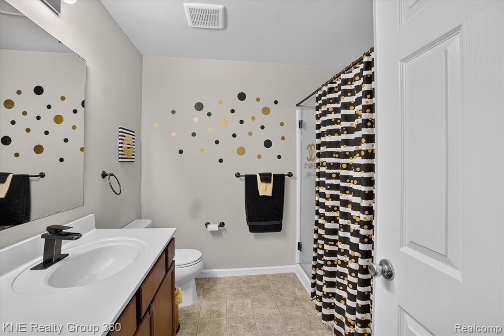7067 Glenmeadow Court, Grand Blanc, MI 48439 — Photo 33