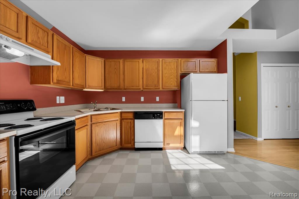 43880 Cherry Grove Court W, Canton, MI 48188 — Photo 8