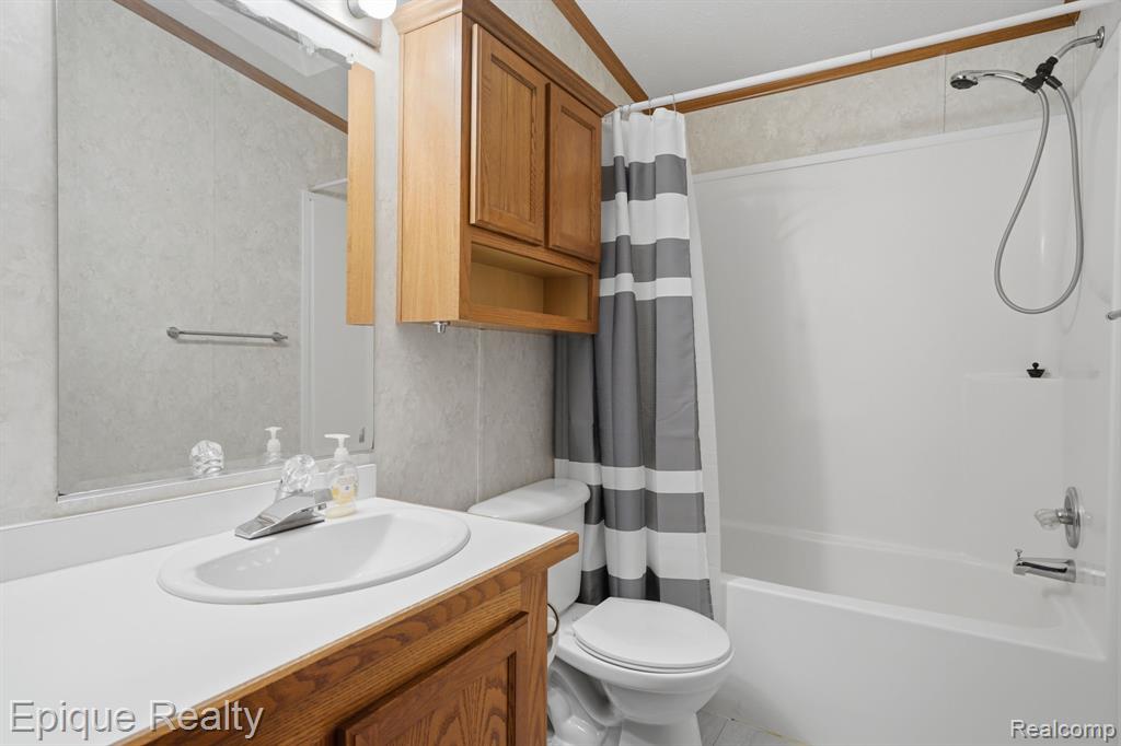 310 Greenwood, Wixom, MI 48393 — Photo 19