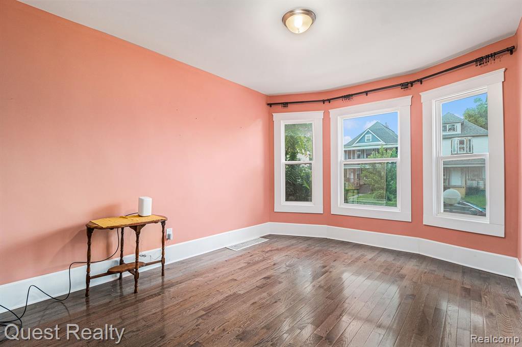 2499 BALDWIN Street, Detroit, MI 48214 — Photo 7