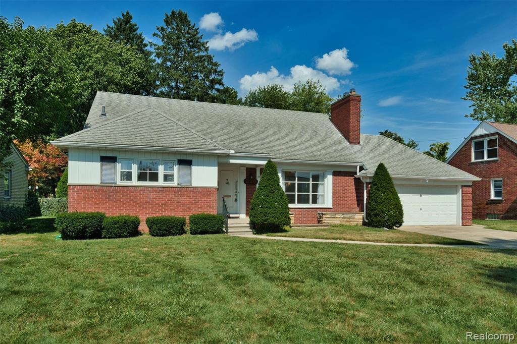 826 Shoreham Road, Grosse Pointe Woods, MI 48236 — front exterior