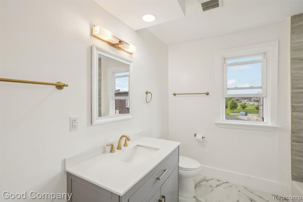 1645 CADILLAC Boulevard, Detroit, MI 48214 — Photo 28