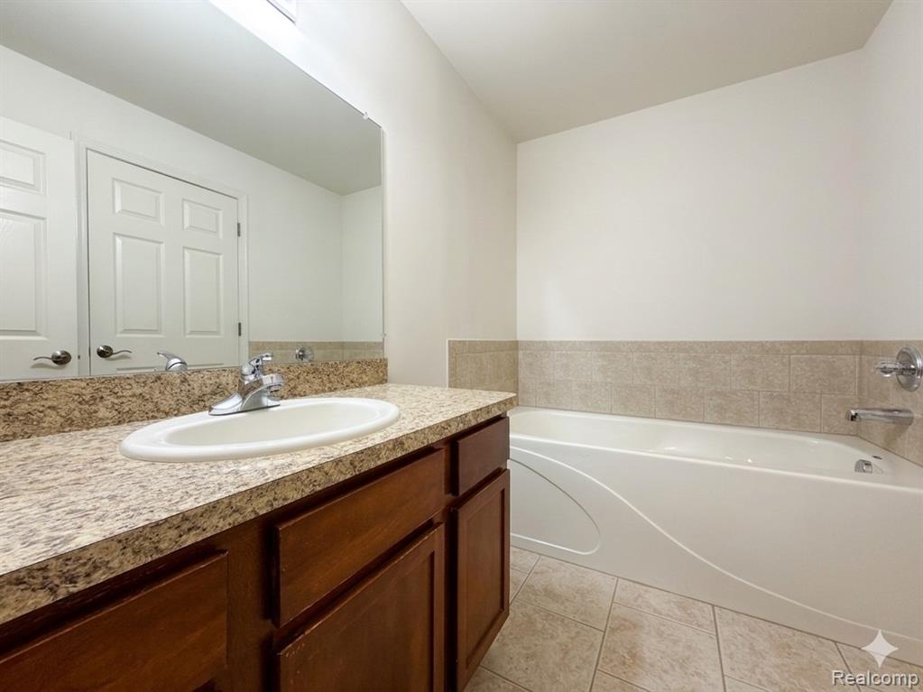 5151 PARSLEY Drive, #33, Shelby Twp, MI 48316 — Photo 9