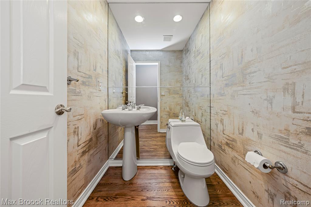 5015 Lake Vista Drive, West Bloomfield, MI 48323 — Photo 28