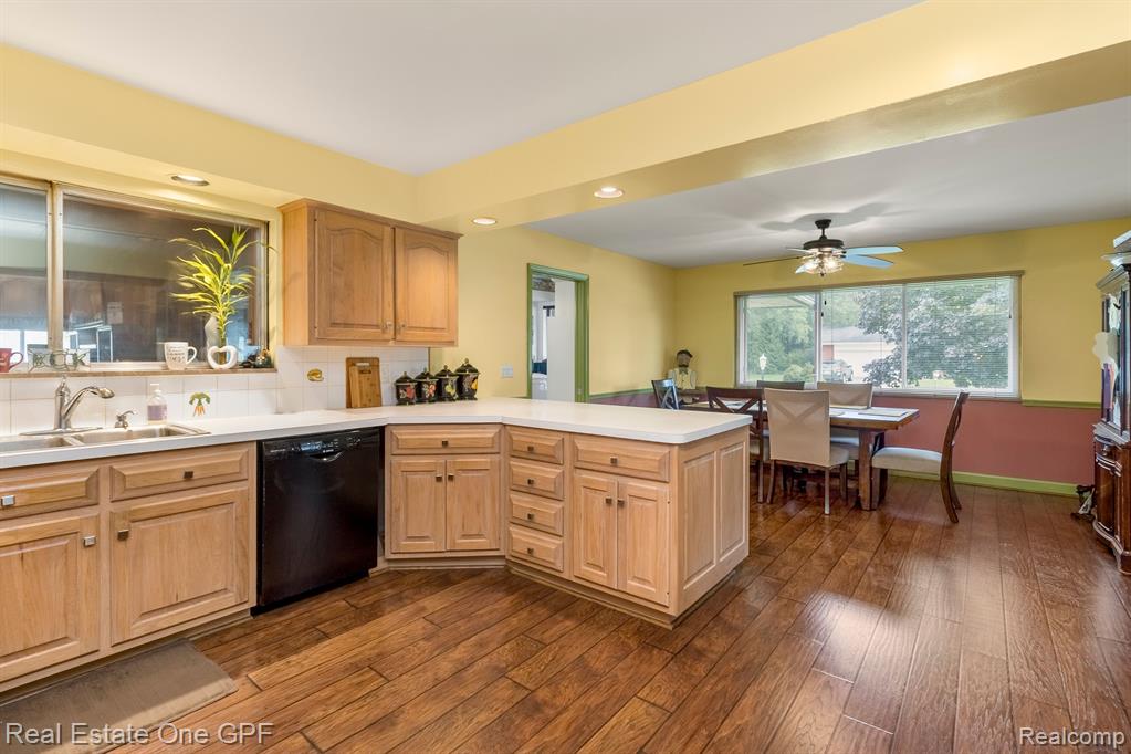 60 MOORLAND Drive, Grosse Pointe Shores, MI 48236 — Photo 22