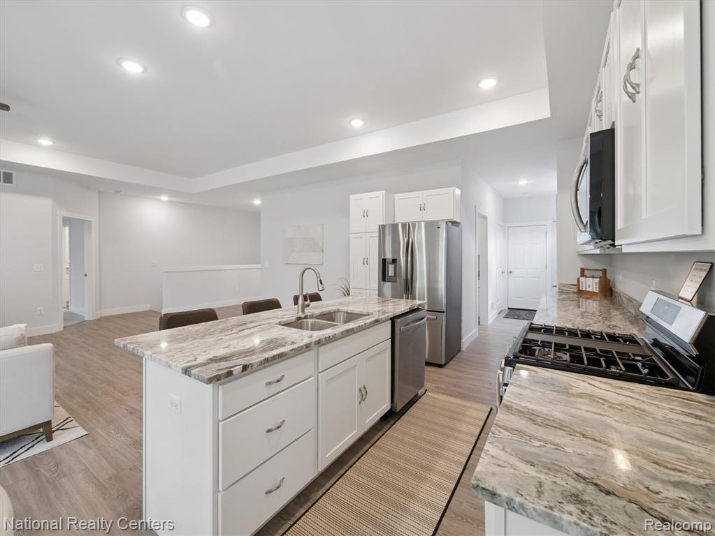 13163 Harbor Landings Drive, 112, Fenton, MI 48430 — Photo 9