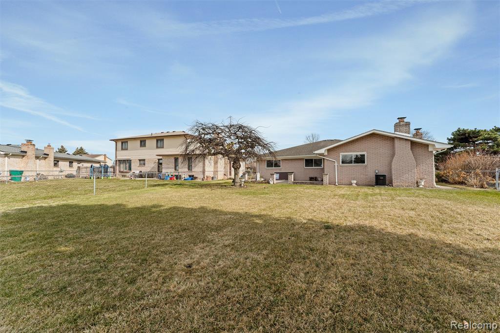 43303 Aspen Drive, Sterling Heights, MI 48313 — Photo 33