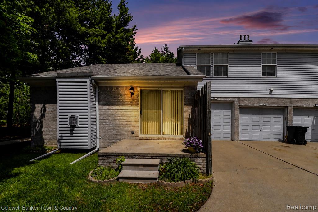 47083 Auburn Court, Utica, MI 48317 — Photo 2