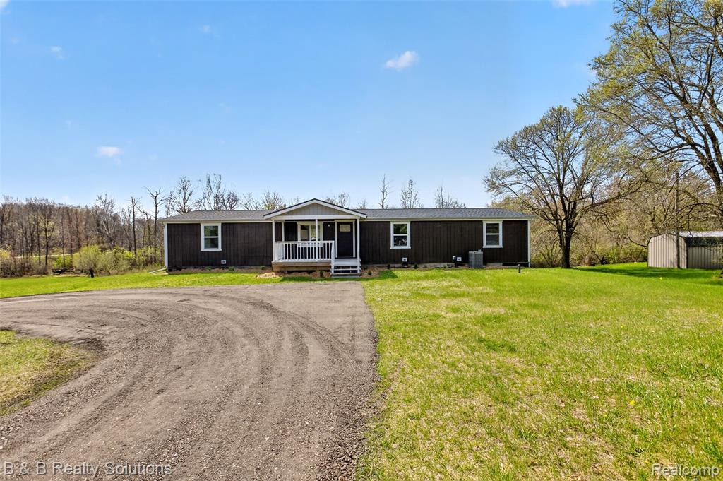 2468 Johnson Mill Road, North Branch, MI 48461 — Photo 2