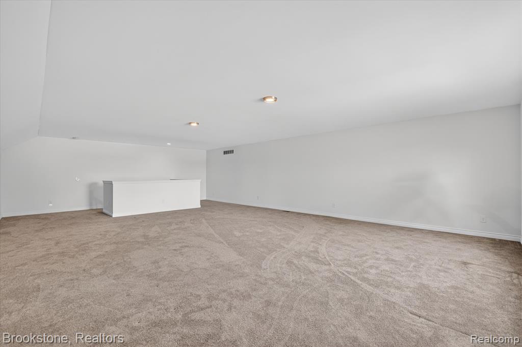 3695 Lotus Drive, Waterford, MI 48329 — Photo 30
