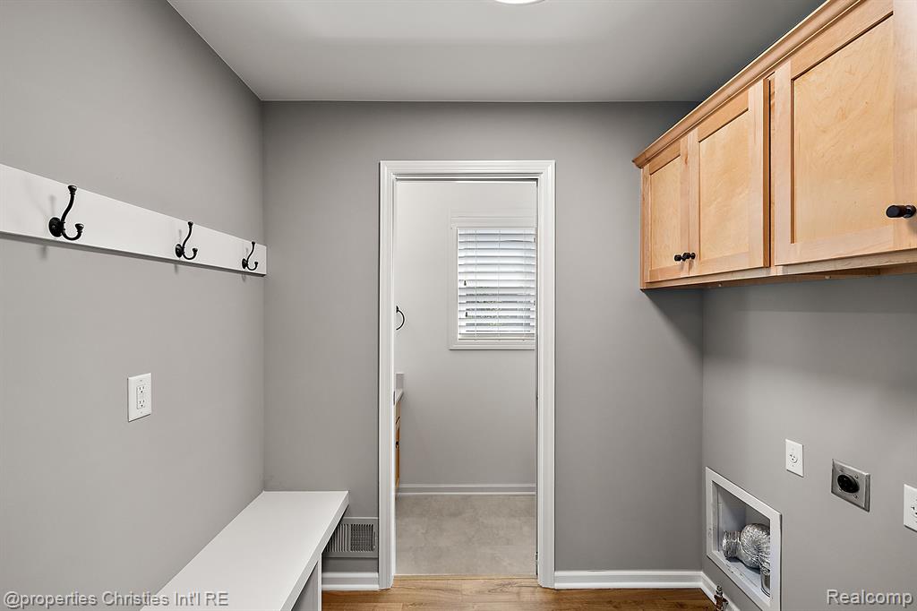 4125 S Newton Road, Commerce Twp, MI 48390 — Photo 16