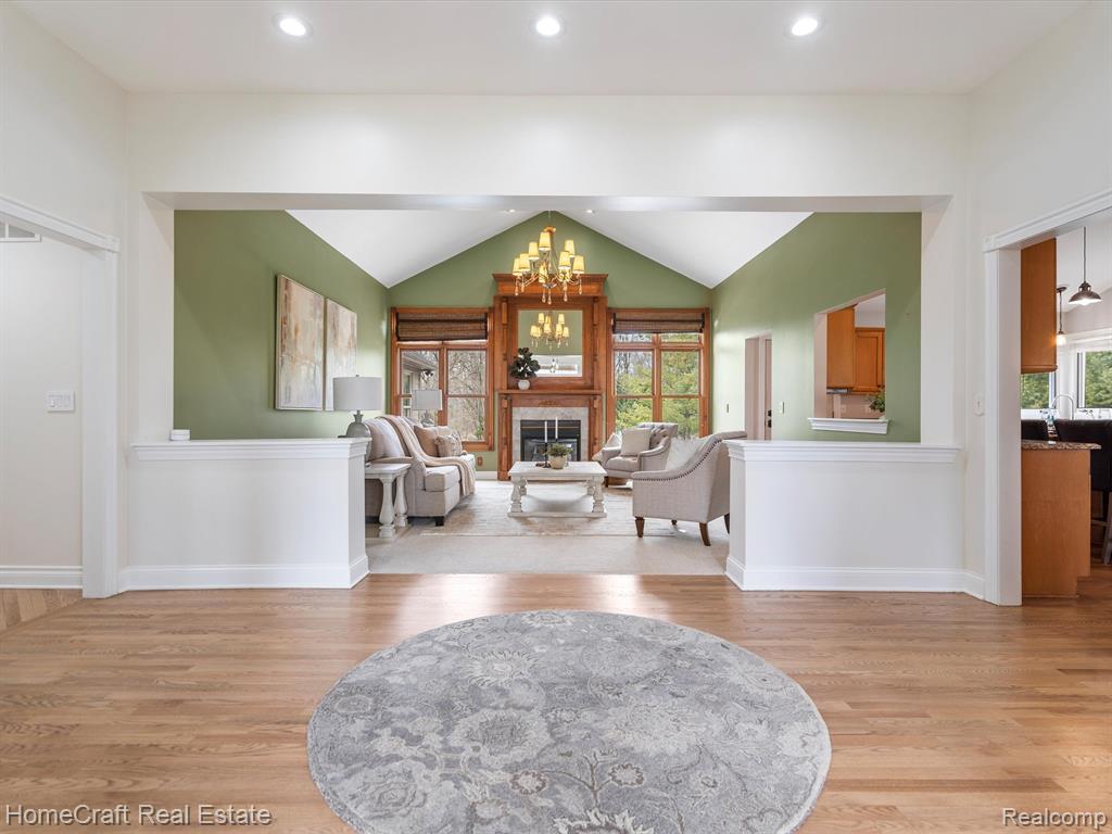 9123 SALEM FARMS Drive, South Lyon, MI 48178 — Photo 4