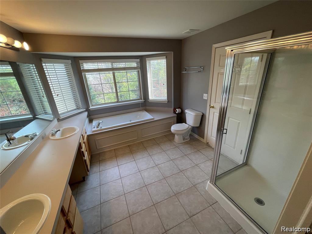 8767 HARDWOOD Drive, Van Buren, MI 48111 — Photo 11