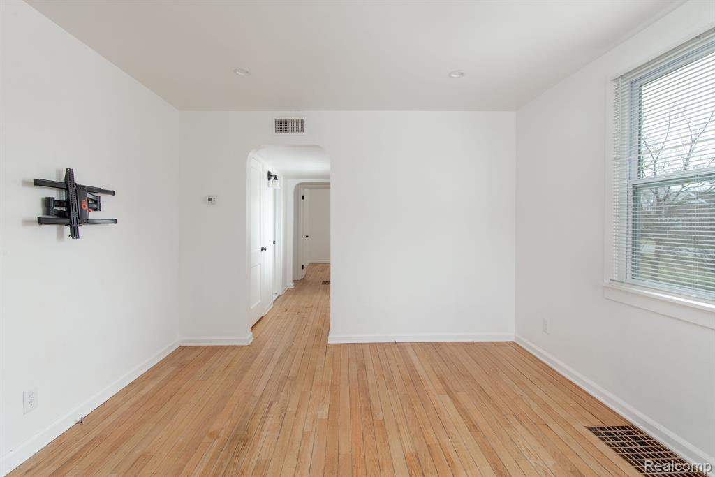 651 N IVANHOE Avenue, Ypsilanti, MI 48198 — Photo 5