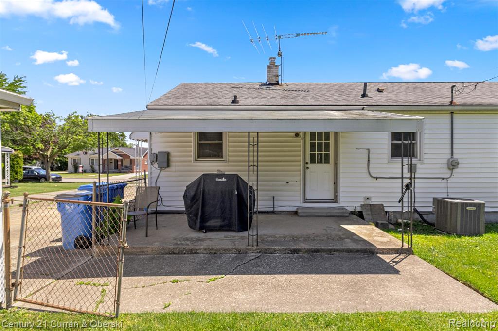 6141 N Gulley Road, Dearborn Heights, MI 48127 — Photo 23