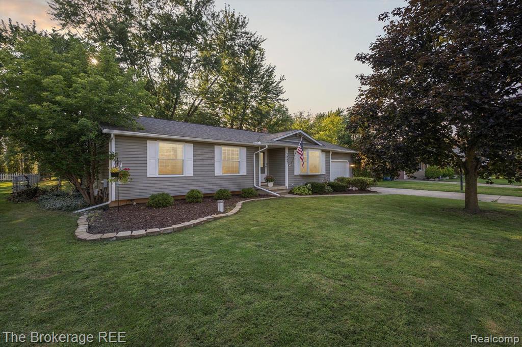 7092 FAIRGROVE Drive, Swartz Creek, MI 48473 — Photo 5
