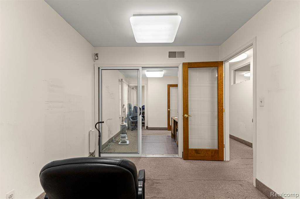 30401 Utica Road, Roseville, MI 48066 — Photo 31