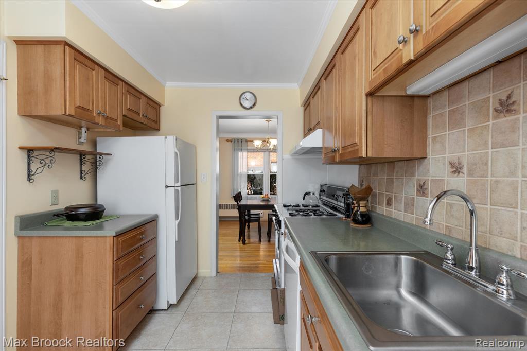 432 W CAMBOURNE Street, Ferndale, MI 48220 — Photo 13
