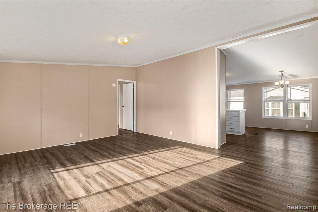 8448 Barkwood Circle, Fenton, MI 48430 — Photo 5
