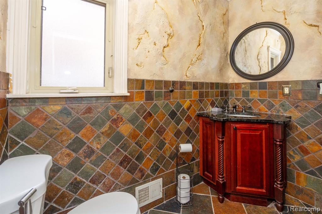 8401 Fenton Street, Dearborn Heights, MI 48127 — Photo 30