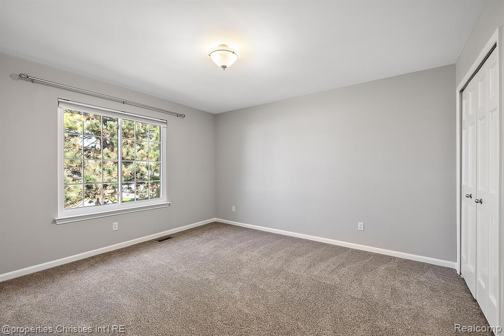301 JAMES Circle, Royal Oak, MI 48067 — Photo 25