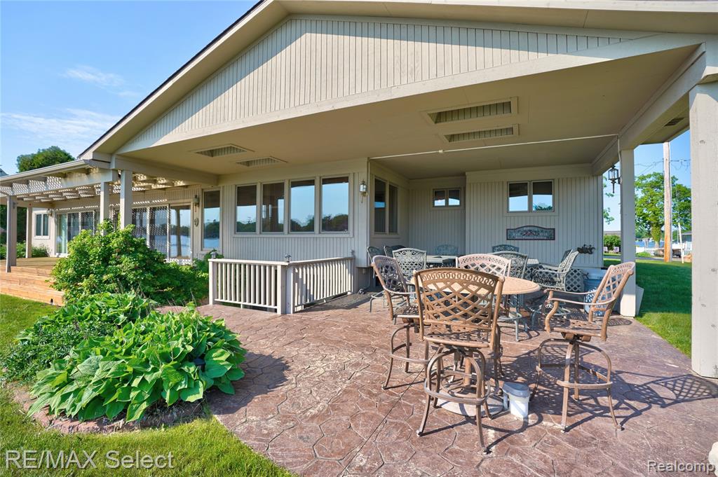 13154 Lake Shore Drive, Fenton, MI 48430 — Photo 8