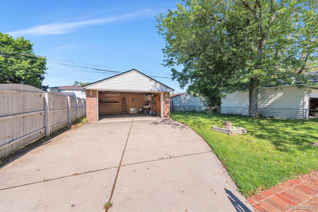 7411 N Vernon Street, Dearborn Heights, MI 48127 — Photo 26