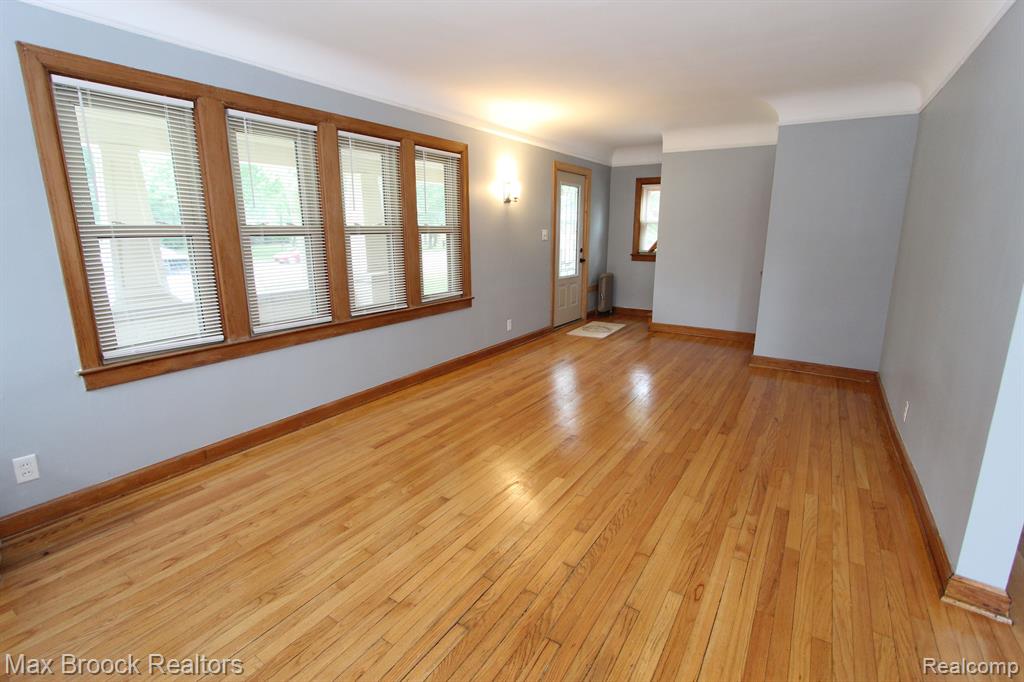 506 N NEWBURGH Road, Westland, MI — Photo 8