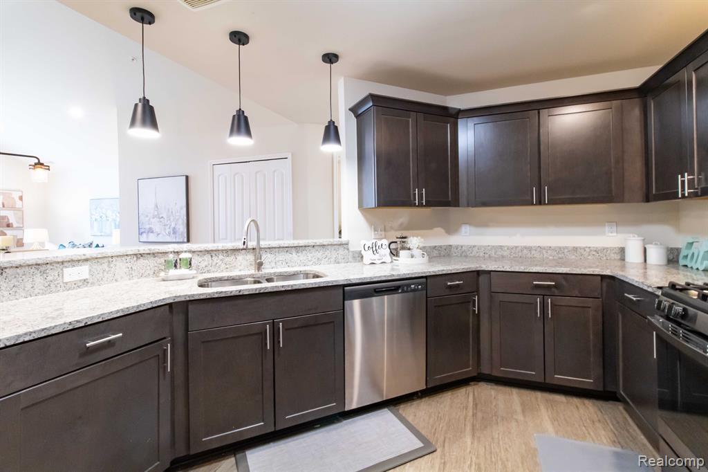 45662 ARAGON Lane, Canton, MI 48187 — Photo 16
