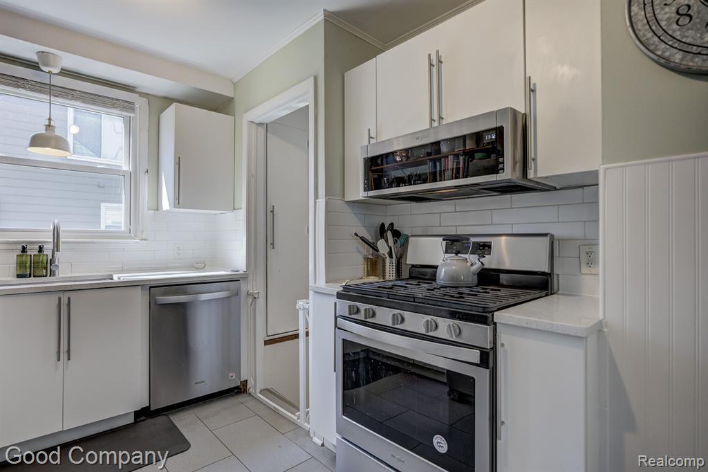 809 MEADOWDALE Street, Ferndale, MI 48220 — Photo 14