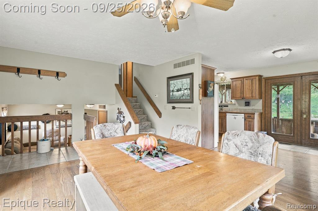 4585 Shifman Road - Photo 5