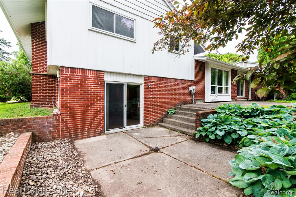6845 Tamerlane Drive, West Bloomfield, MI — Photo 9