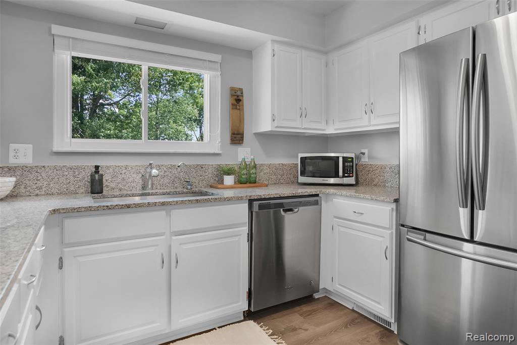9851 Atwood Drive, South Lyon, MI 48178 — Photo 15