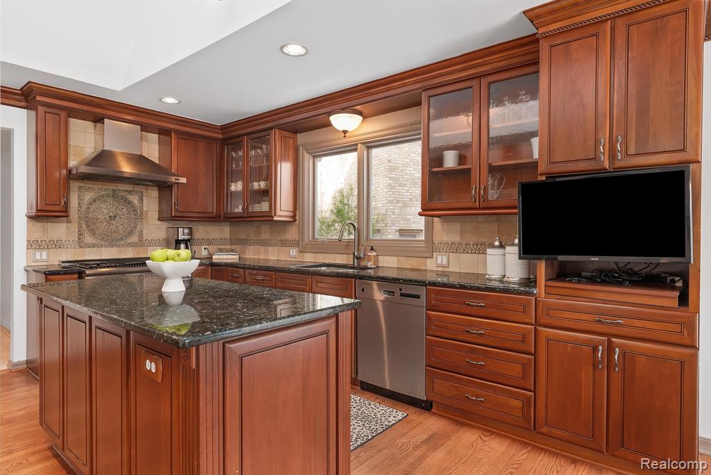 5035 Oakbrooke Drive, West Bloomfield, MI 48323 — Photo 10