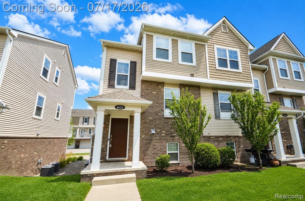 4625 Bradley Circle, Troy, MI 48085 — front exterior