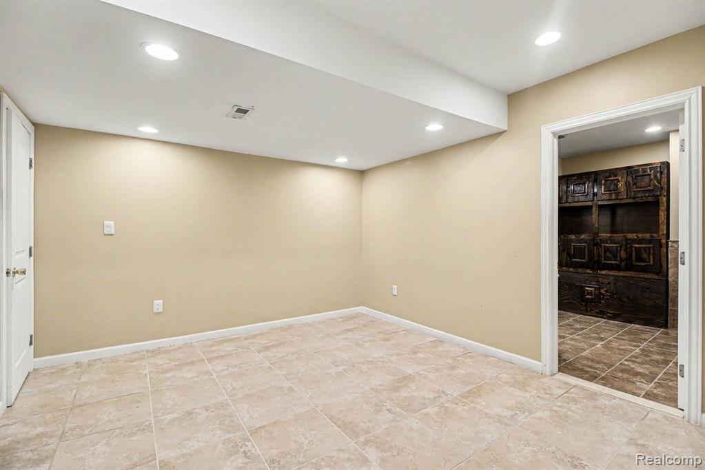 6929 Dakota Drive, Troy, MI 48098 — Photo 41