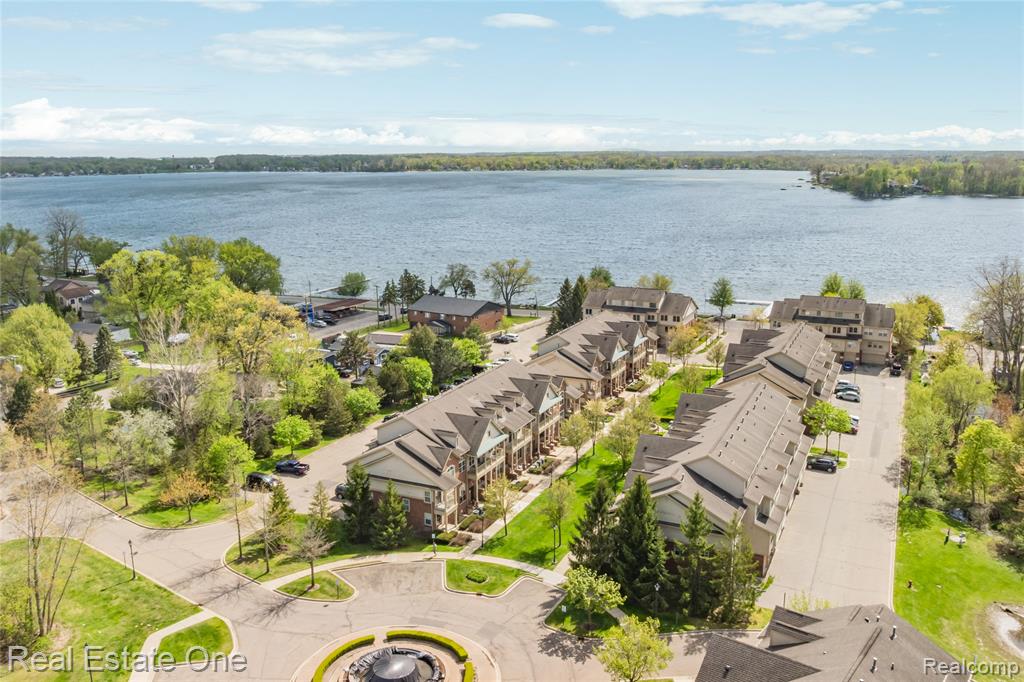 160 Sandy Lane, Walled Lake, MI 48390 — Photo 9