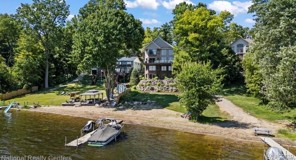 5719 Lakeview Boulevard, Goodrich Vlg, MI — Photo 3