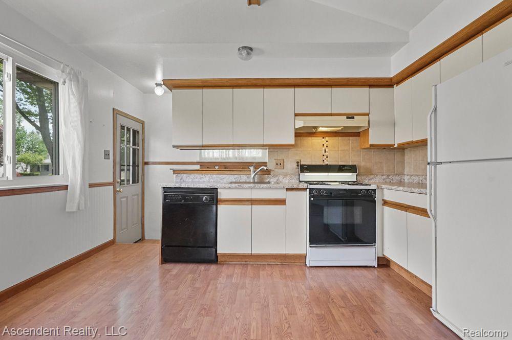 42763 MICHIGAN Drive, Sterling Heights, MI 48313 — Photo 9