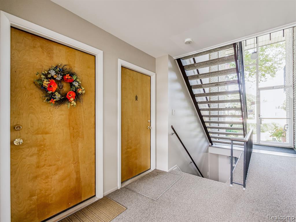 8497 KENNEDY Circle, 4, Warren, MI 48093 — Photo 2