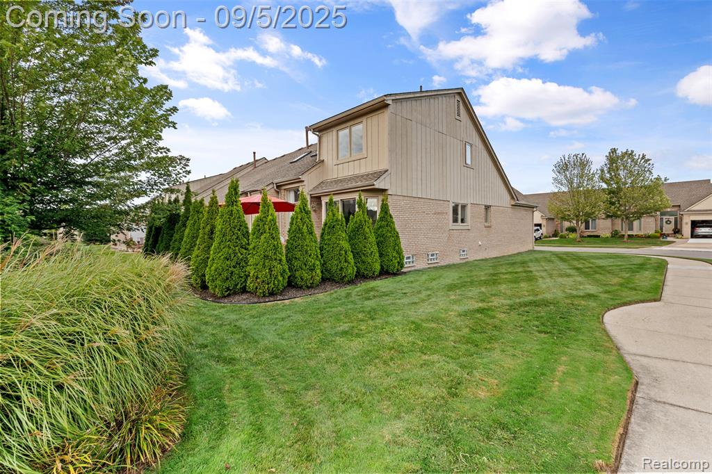 45339 Diamond Pond Drive, Macomb, MI 48044 — Photo 31