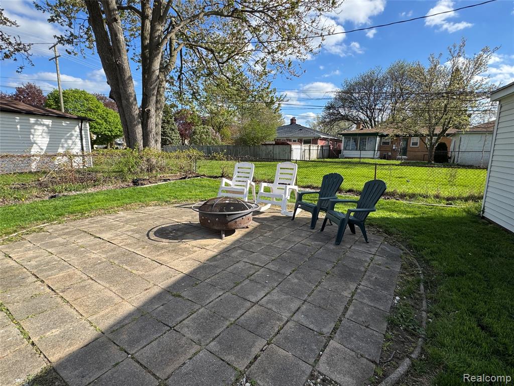 19156 Ash Avenue, Eastpointe, MI 48021 — Photo 14