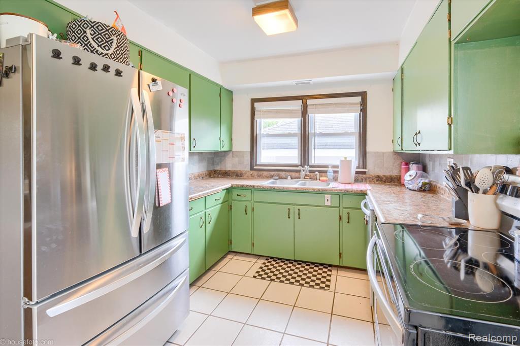 825 N Monroe Street, Lapeer, MI 48446 — Photo 7