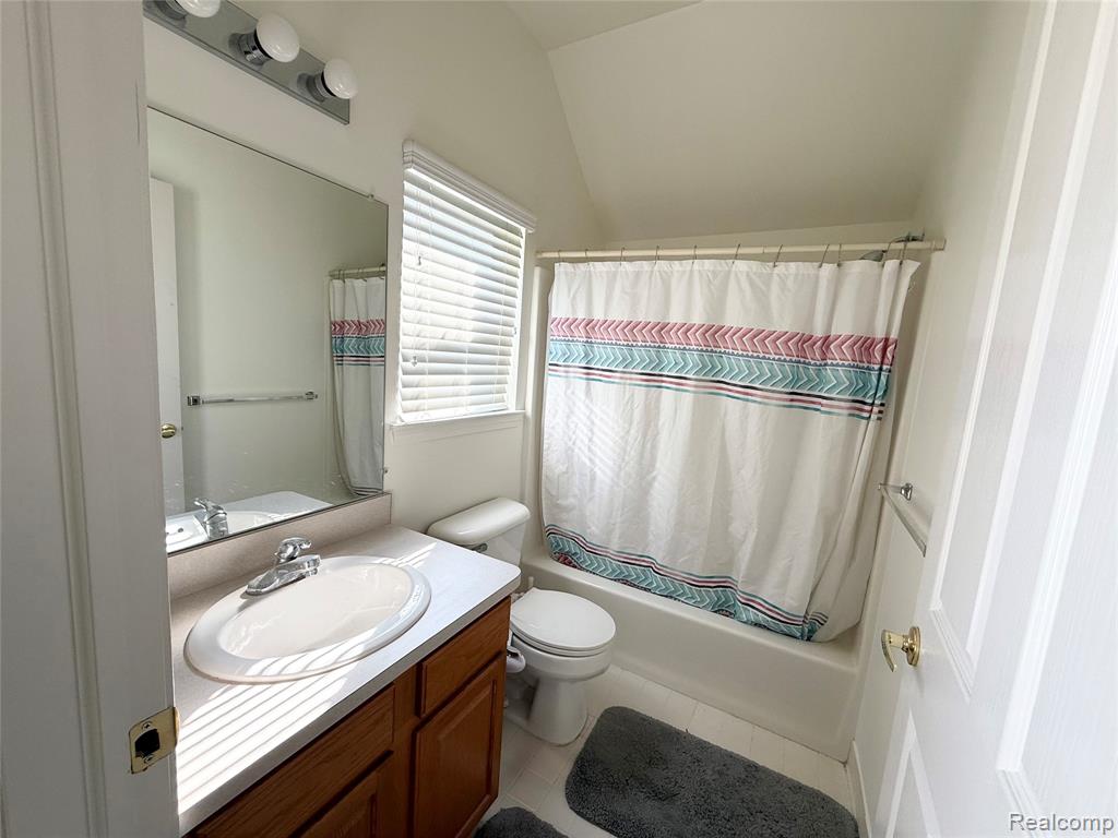 5765 Woodview Drive, Sterling Heights, MI 48314 — Photo 21