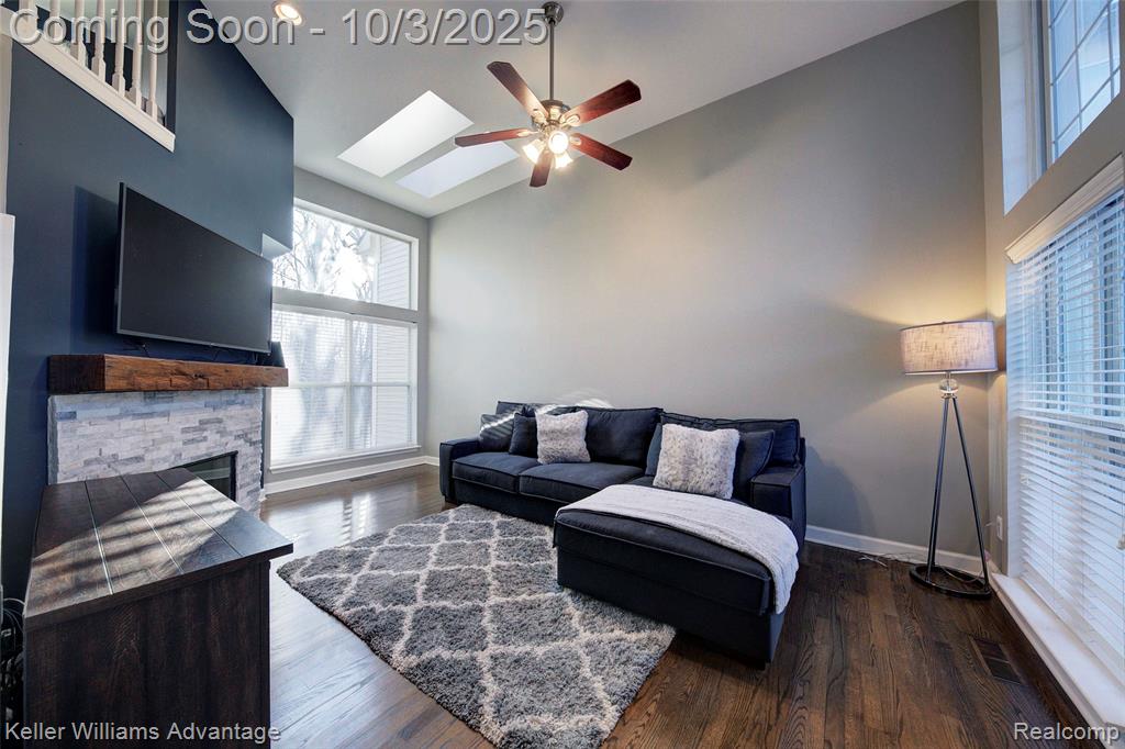 988 Calpernia, Wixom, MI 48393 — Photo 3