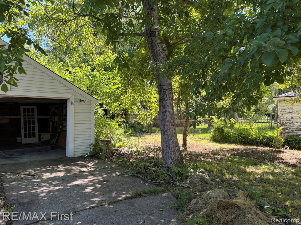 6334 Hereford Street, Detroit, MI 48224 — Photo 11