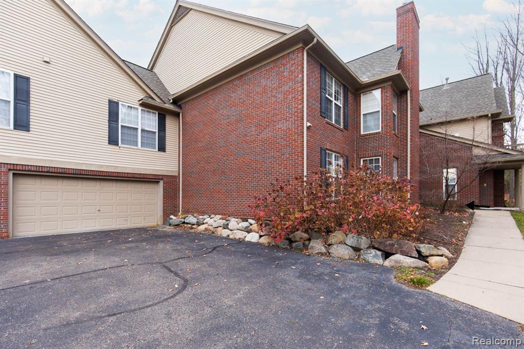 28460 CARLTON WAY Drive, Novi, MI 48377 — Photo 4
